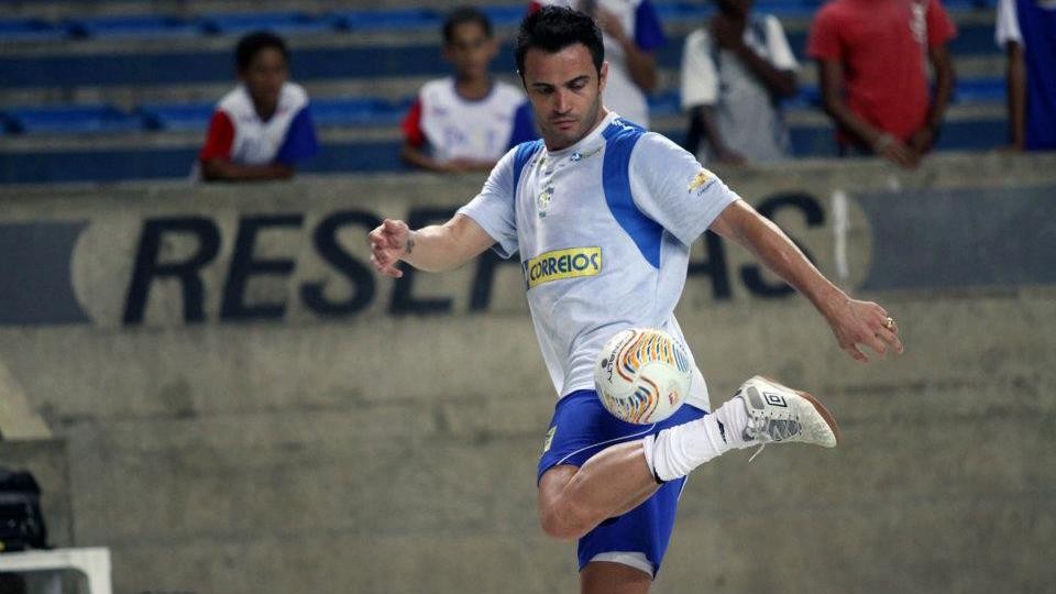 Futsal_Falcao_žongluje